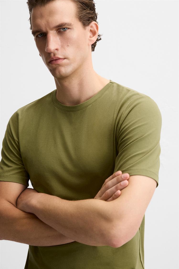 BASIC SLIM FIT T-SHIRT