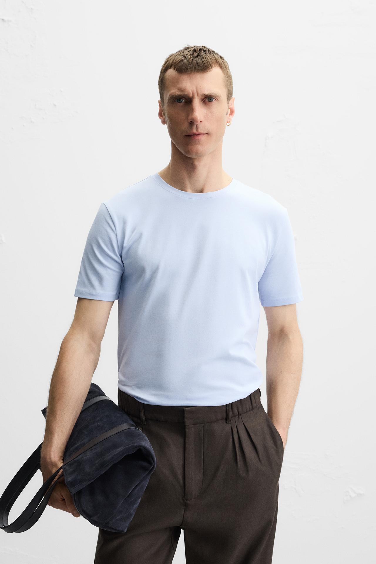 BASIC SLIM FIT T-SHIRT